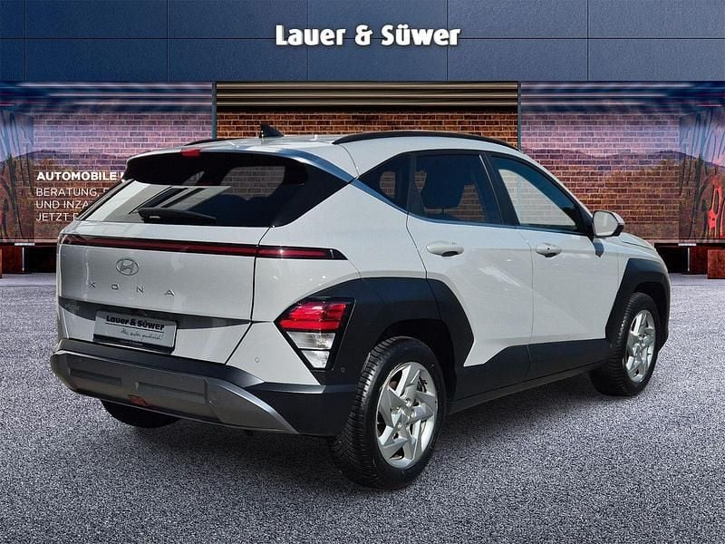 Gebraucht Hyundai Kona Trend 120 PS (88 kW) 2024 Silber SUV