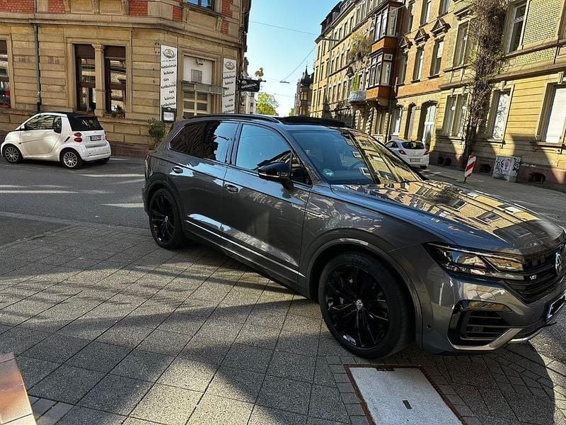 Grau Gebraucht 2019 VW Touareg R-line SUV | 37.200 € (Superpreis) - Bild 1/4
