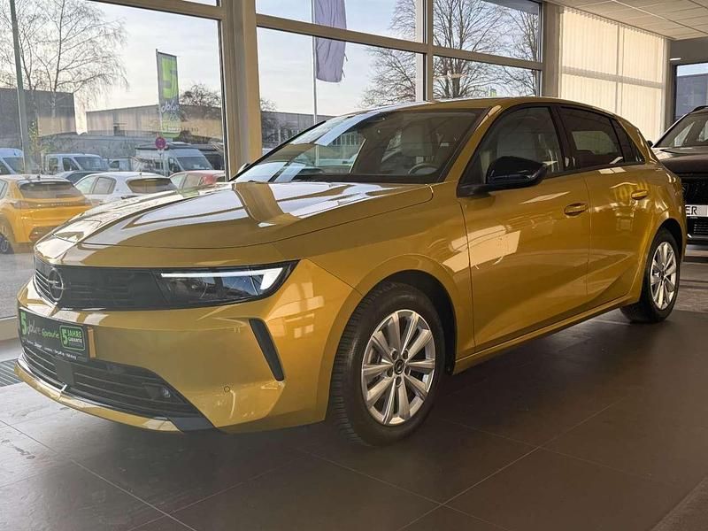 Gebraucht Opel Astra Elegance 131 PS (96 kW) 2024 Amber yellow Limousine