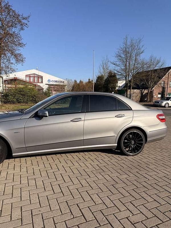 Gebraucht Mercedes E220 Avantgarde 170 PS (125 kW) 2012 Limousine