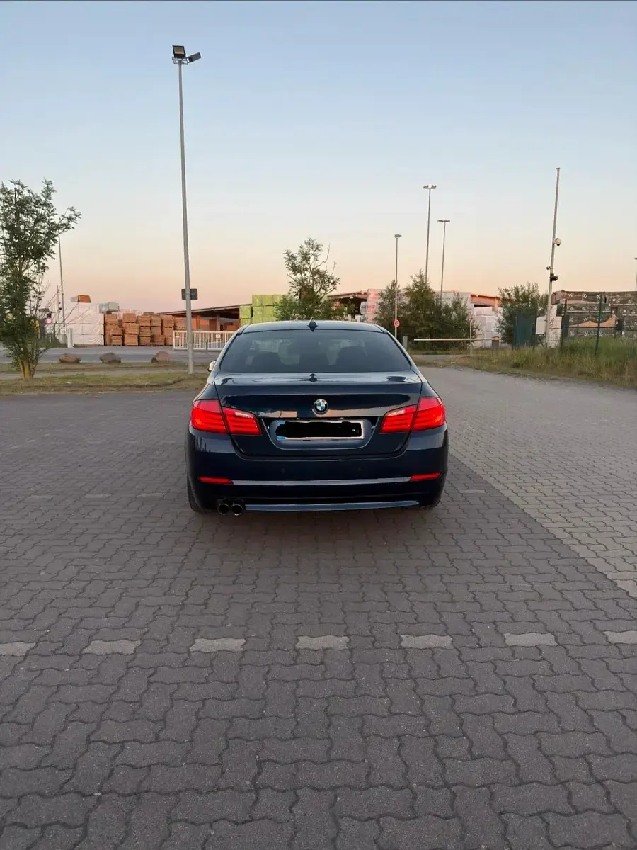 Gebraucht BMW 530 245 PS (180 kW) 2011 Blau Limousine