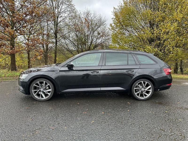 Gebraucht Skoda Superb SportLine 190 PS (139 kW) 2018 Schwarz Kombi