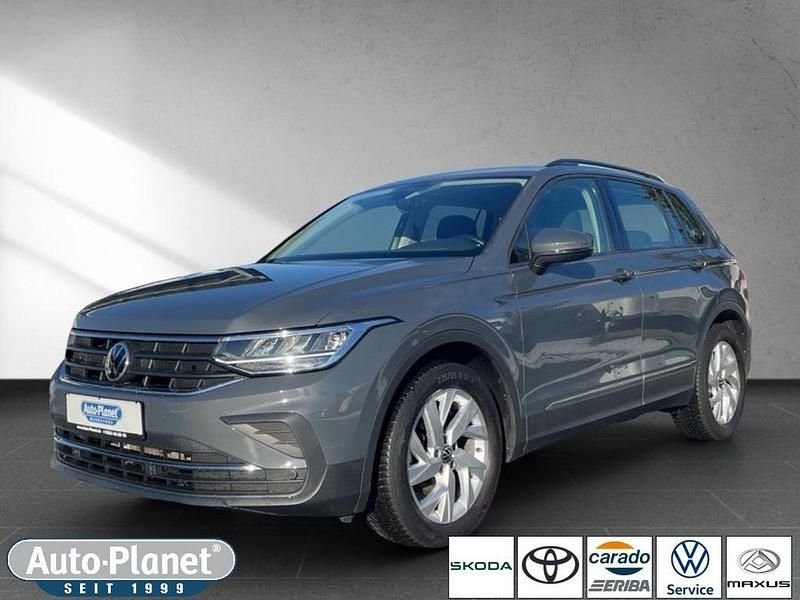 Delfingrau metallic (metallic) Gebraucht 2021 VW Tiguan Life SUV | 23.990 € (Fairer Preis) - Bild 1/4