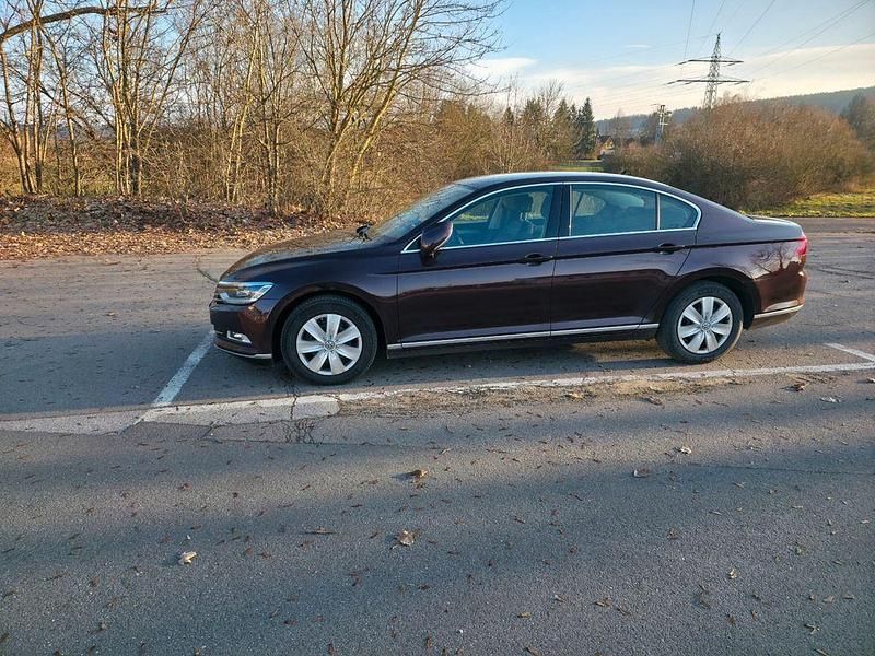 Gebraucht VW Passat Highline 190 PS (139 kW) 2016 Rot Limousine