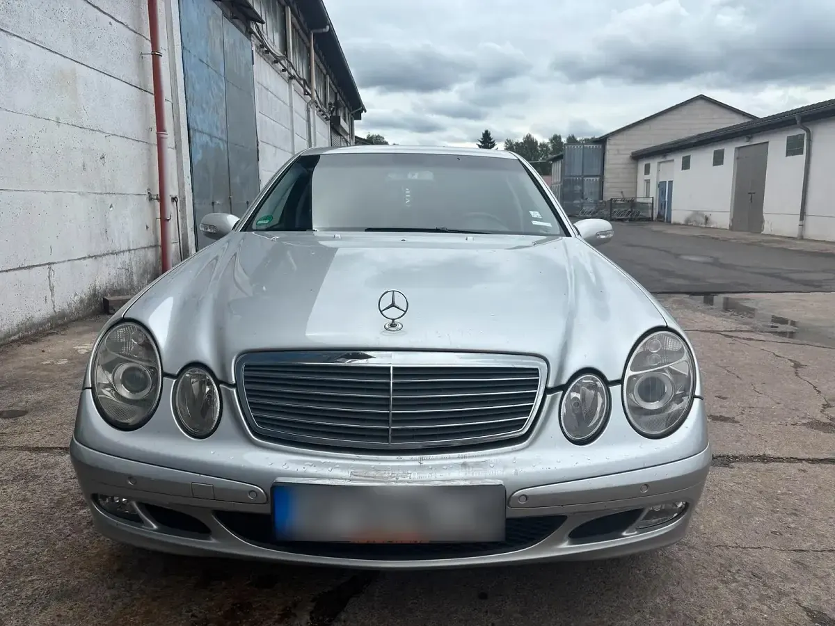 Gebraucht Mercedes E270 177 PS (130 kW) 2002 Silber Limousine