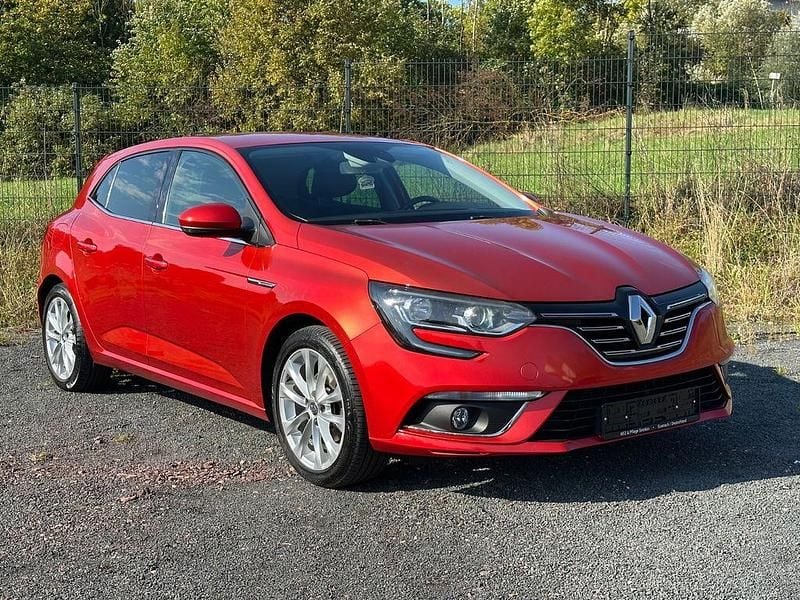 Rot Gebraucht 2016 Renault Mégane III Intens Limousine | 8.950 € (Guter Preis) - Bild 1/4