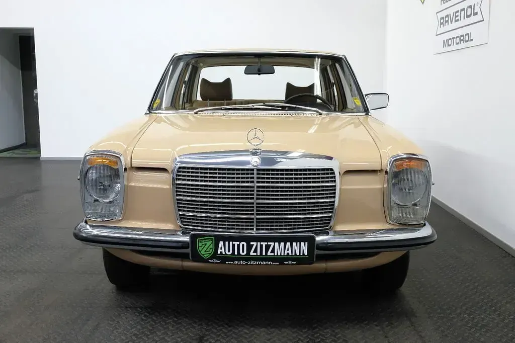 Gebraucht Mercedes 230 120 PS (88 kW) 1973 Beige Limousine