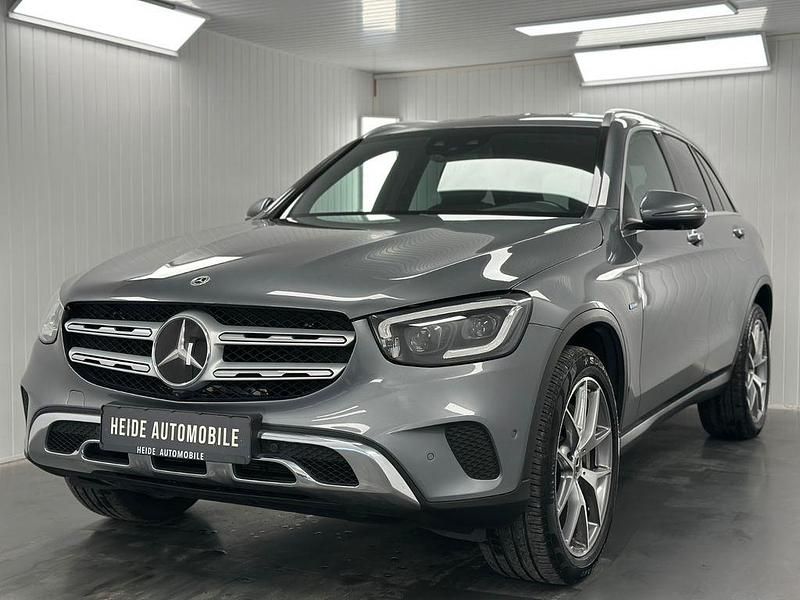 Grau Gebraucht 2020 Mercedes GLC300e AMG SUV | 35.990 € (Fairer Preis) - Bild 1/4