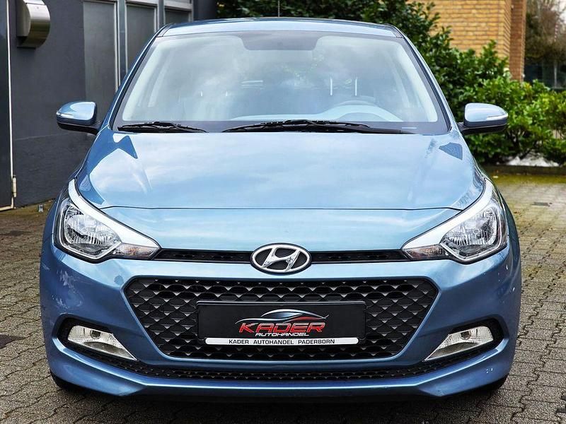 Gebraucht Hyundai i20 GO! 75 PS (55 kW) 2017 Blau Limousine