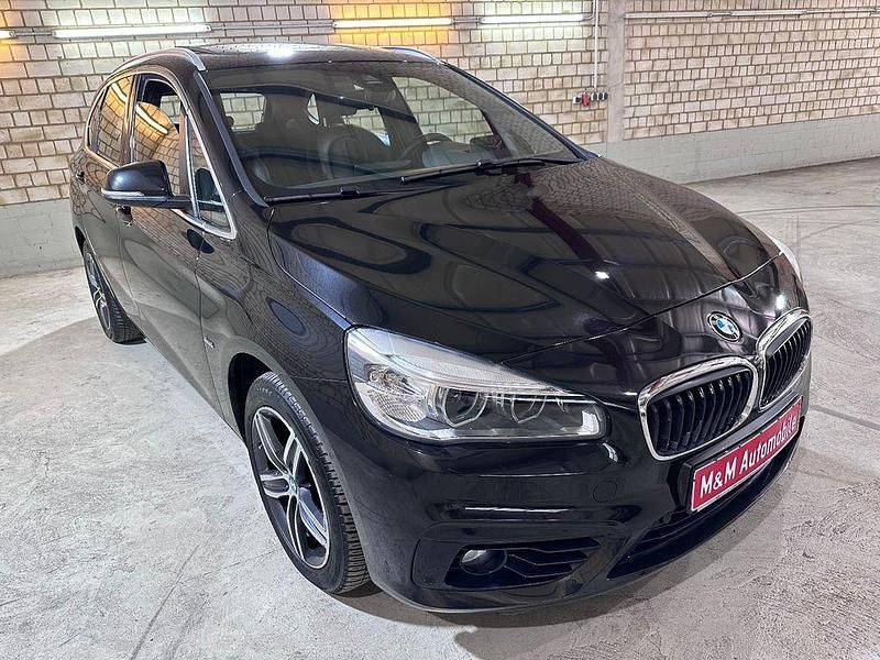 Schwarz Gebraucht 2018 BMW 218 Sport Line Van / Kleinbus | 15.900 € (Fairer Preis) - Bild 1/4