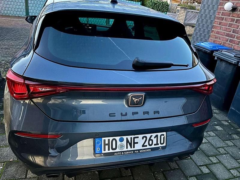 Gebraucht Cupra Leon 245 PS (180 kW) 2023 Grau Kleinwagen