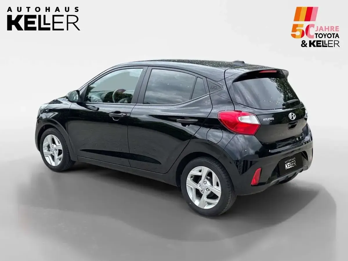 Gebraucht Hyundai i10 GO! 67 PS (49 kW) 2023 Phantom black / met Kleinwagen