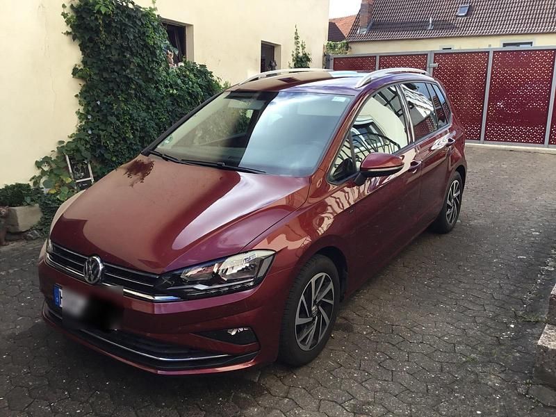Rot Gebraucht 2018 VW Golf Sportsvan Van / Kleinbus | 13.500 € - Bild 1/4