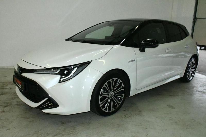 Gebraucht Toyota Corolla Hybrid Club 98 PS (72 kW) 2019 White pearl cs / black mica Limousine