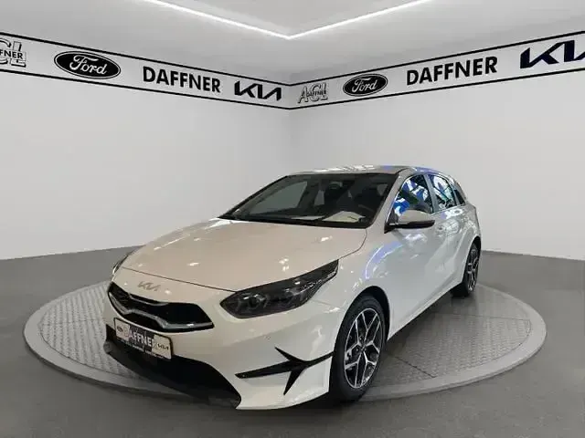 Neu Kia Ceed 140 PS (102 kW) 2025 (wd) casa white s Kleinwagen