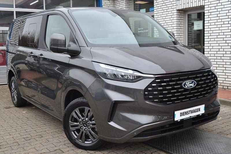 Gebraucht Ford Tourneo Titanium 170 PS (125 kW) 2025 Grau Van / Kleinbus