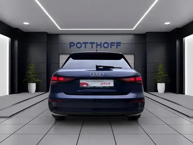 Gebraucht Audi A3 Ambiente 116 PS (85 kW) 2024 Blau Limousine