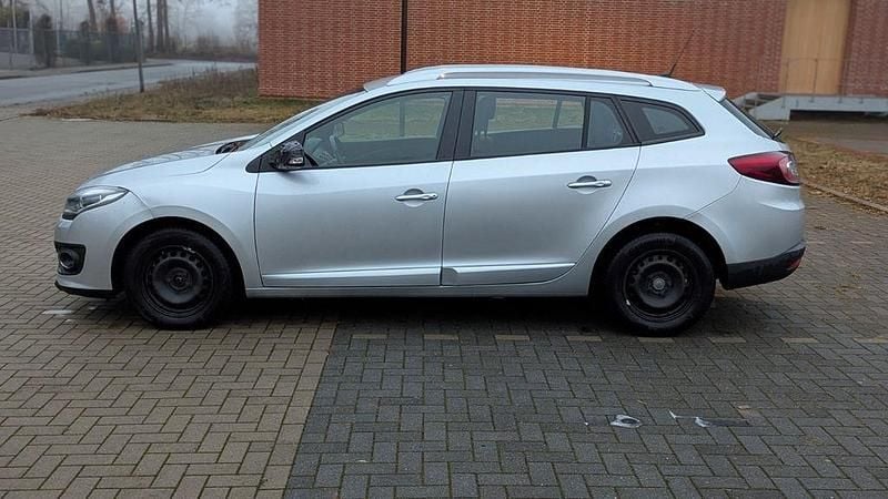 Silber Gebraucht 2014 Renault Mégane III Kombi | 3.900 € (Guter Preis) - Bild 1/4