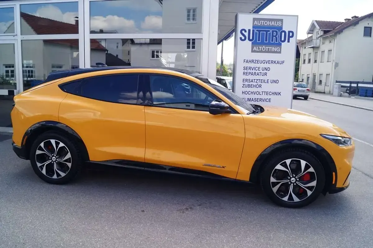 Gebraucht Ford Mustang Mach-E 258 kW (351 PS) 2022 Cyber orange SUV