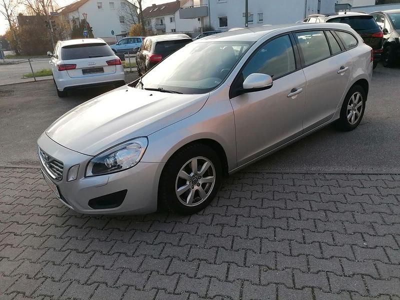 Gebraucht Volvo V60 Kinetic 136 PS (100 kW) 2012 Silber Kombi