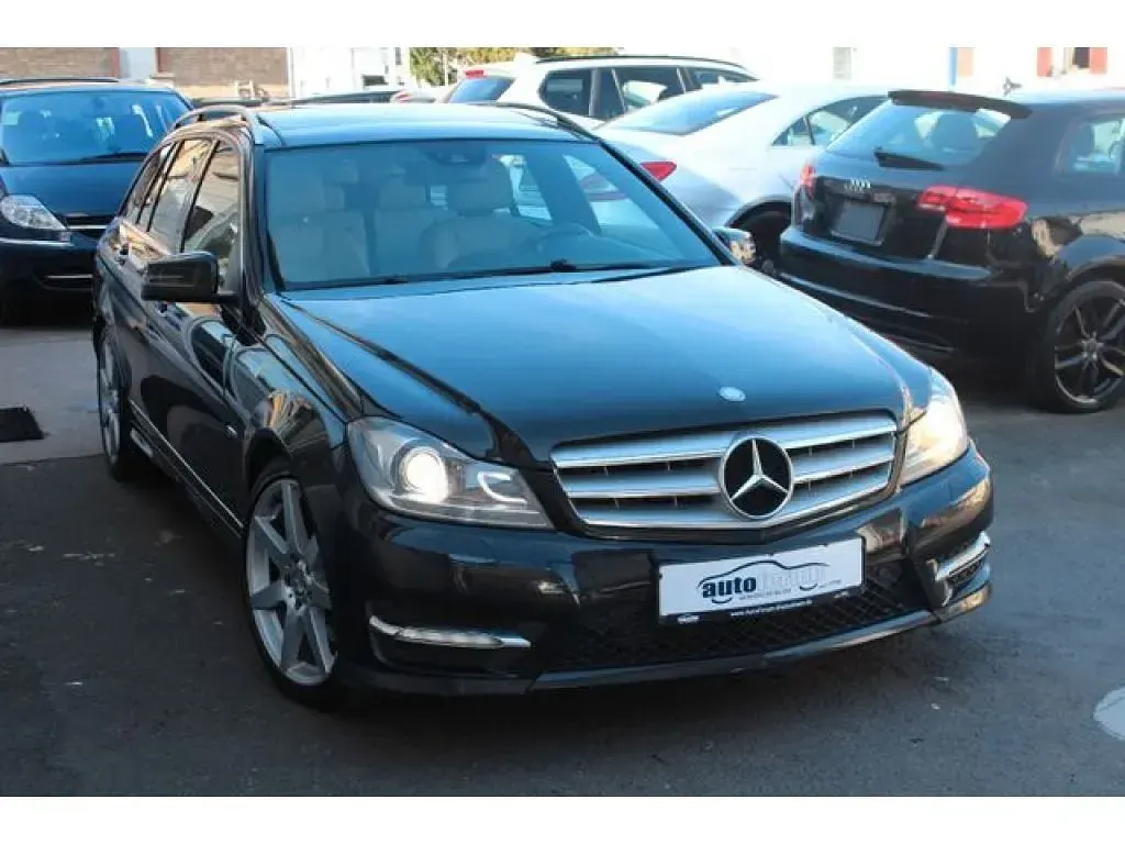 Gebraucht Mercedes C300 231 PS (169 kW) 2011 Obsidianschwarz (metallic) Kombi