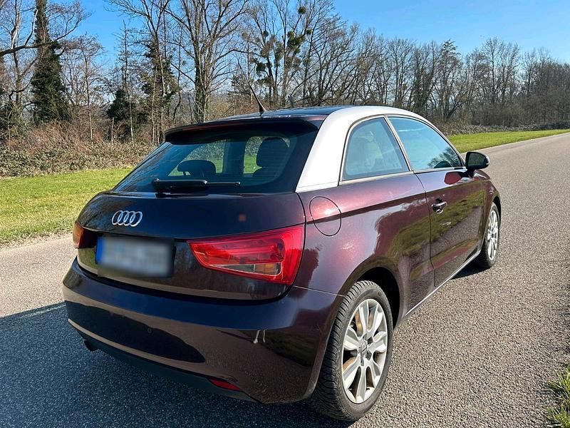 Gebraucht Audi A1 86 PS (63 kW) 2010 Violet Kleinwagen
