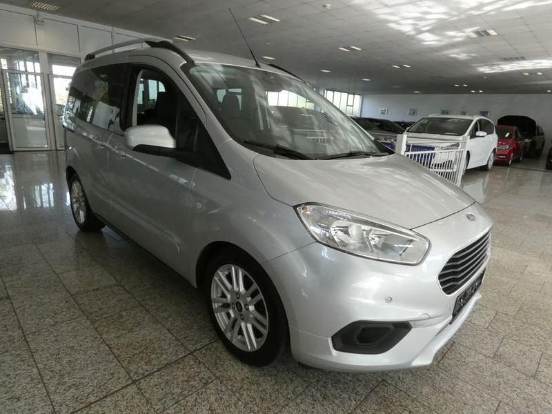 Gebraucht Ford Tourneo Titanium 101 PS (74 kW) 2019 Polarsilber (metallic) Kombi
