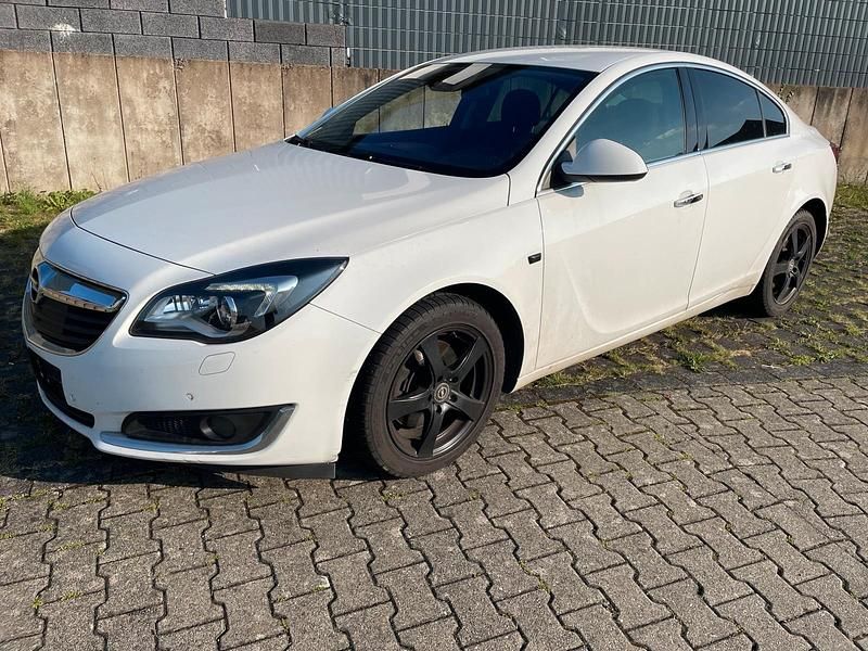 Weiß Gebraucht 2015 Opel Insignia Limousine | 6.000 € (Fairer Preis) - Bild 1/4