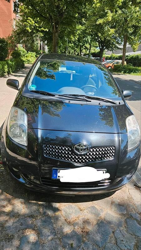 Schwarz Gebraucht 2006 Toyota Yaris Team Limousine | 2.200 € (Superpreis) - Bild 1/4