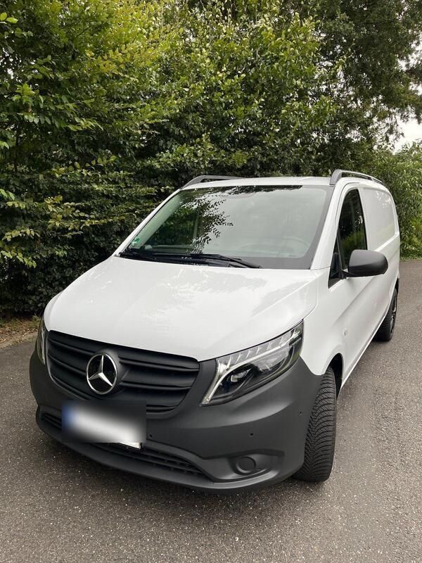 Weiß Gebraucht 2023 Mercedes Vito Van / Kleinbus | 37.500 € (Etwas zu teuer) - Bild 1/4