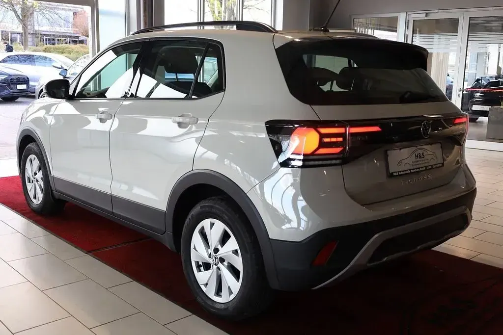 Gebraucht VW T-Cross Life 95 PS (69 kW) 2024 Ascotgrau SUV