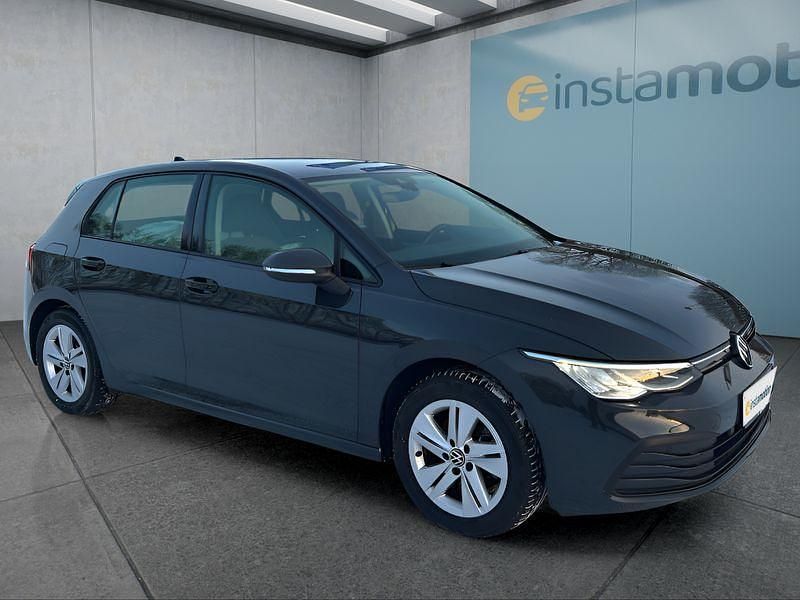 Gebraucht VW Golf VIII 131 PS (96 kW) 2022 Grau Kleinwagen