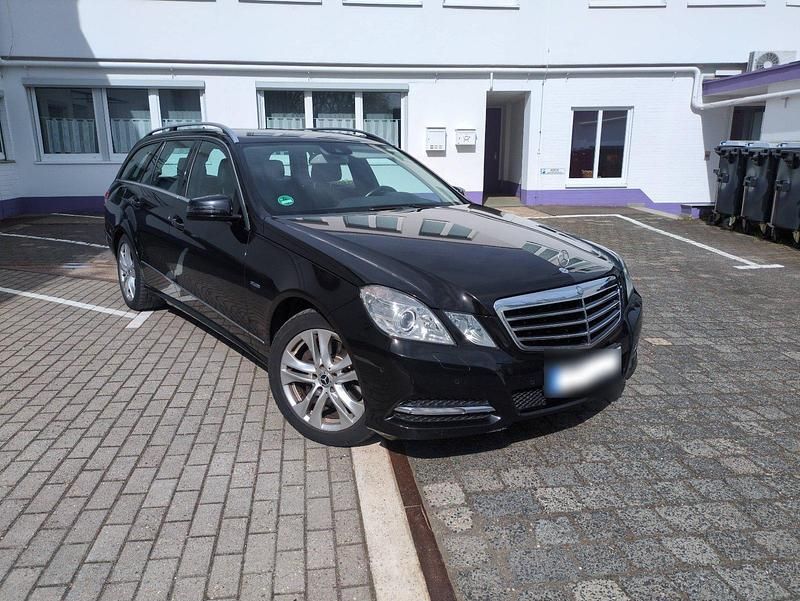 Gebraucht Mercedes E250 Avantgarde 204 PS (150 kW) 2011 Schwarz Kombi