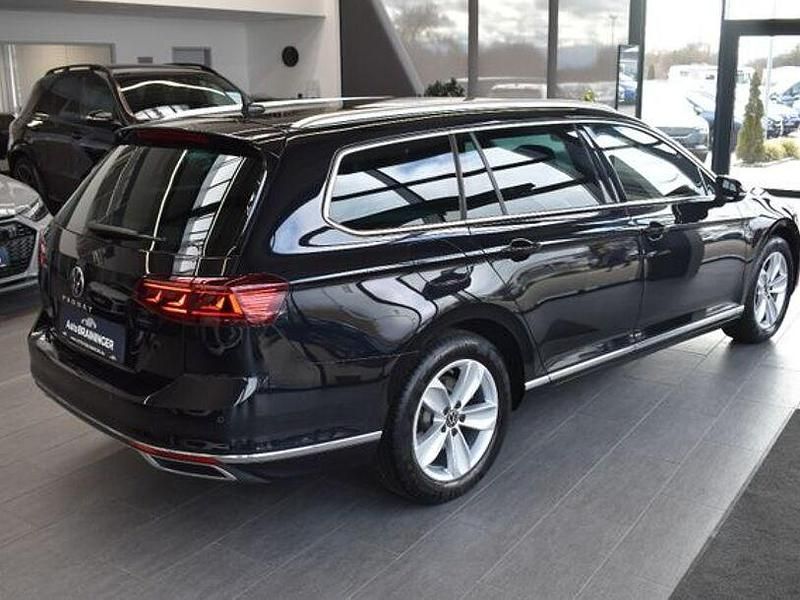 Gebraucht VW Passat Elegance 150 PS (110 kW) 2022 Schwarz Kombi