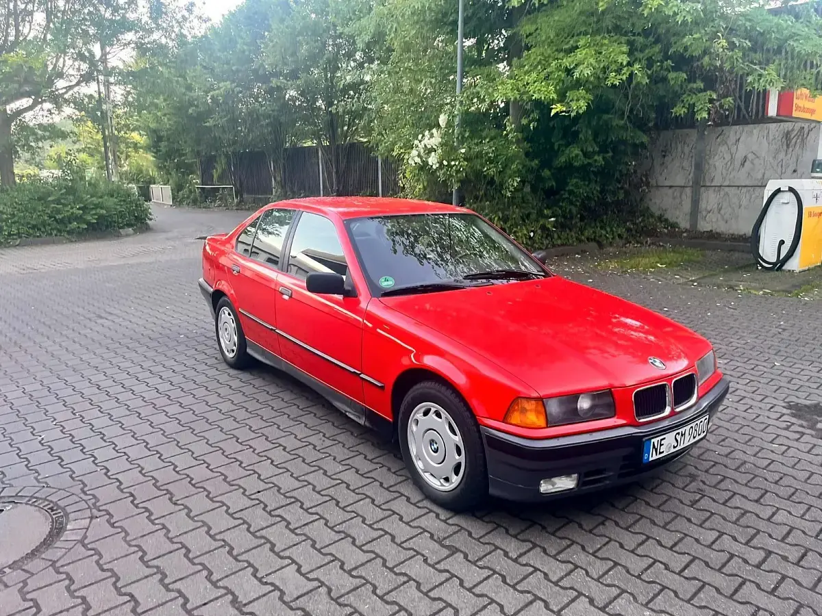 Gebraucht BMW 316 101 PS (74 kW) 1992 Rot Limousine