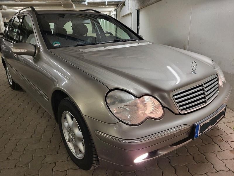 Silber Gebraucht 2004 Mercedes C200 Elegance Kombi | 3.500 € (Fairer Preis) - Bild 1/4