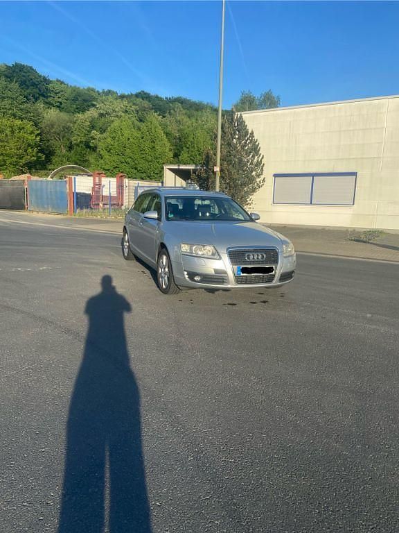 Silber Gebraucht 2005 Audi A6 Ambiente Kombi | 3.000 € (Guter Preis) - Bild 1/4