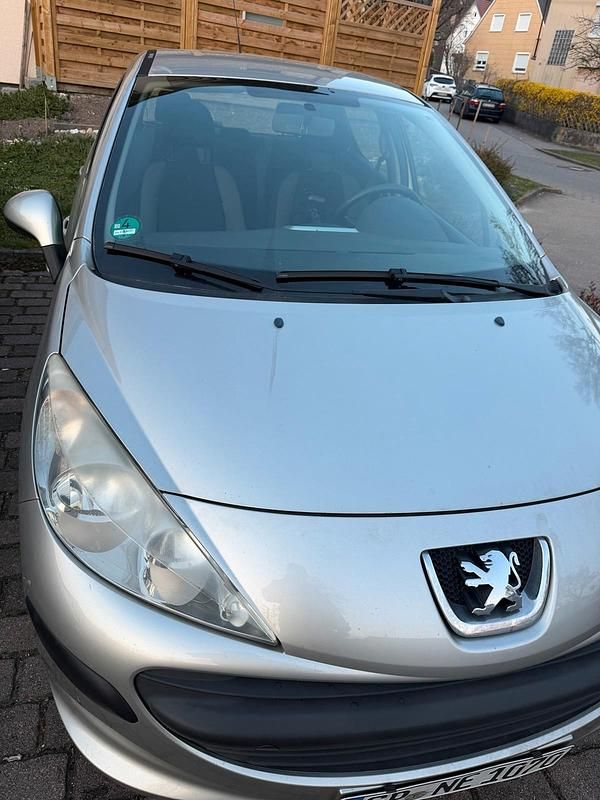 Gebraucht Peugeot 207 90 PS (66 kW) 2008 Silber Limousine