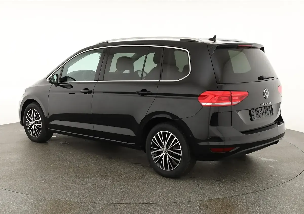 Neu VW Touran Comfortline 150 PS (110 kW) 2026 Grenadillschwarz metallic Van / Kleinbus