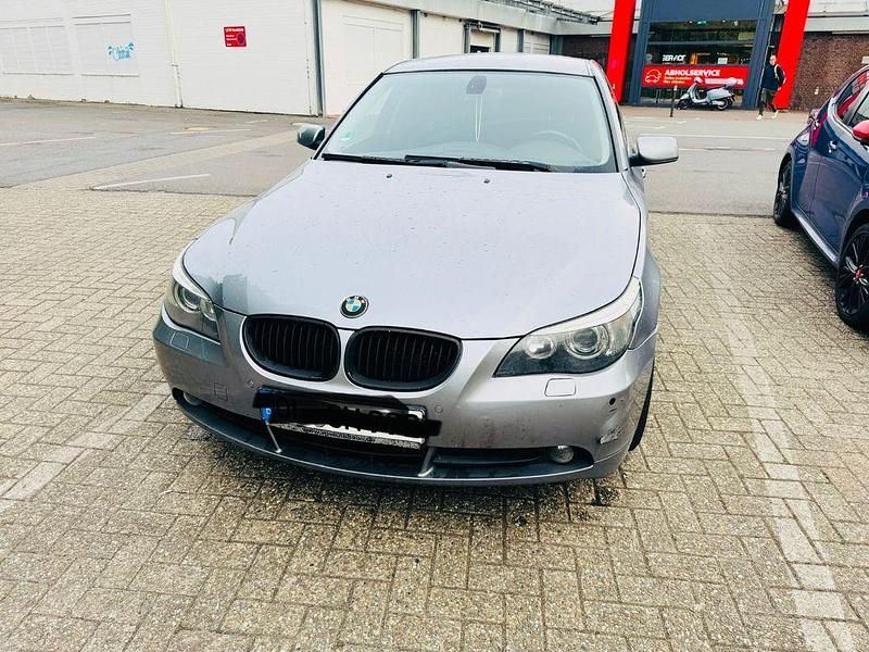 Grau Gebraucht 2007 BMW 520 Limousine | 3.500 € (Fairer Preis) - Bild 1/4