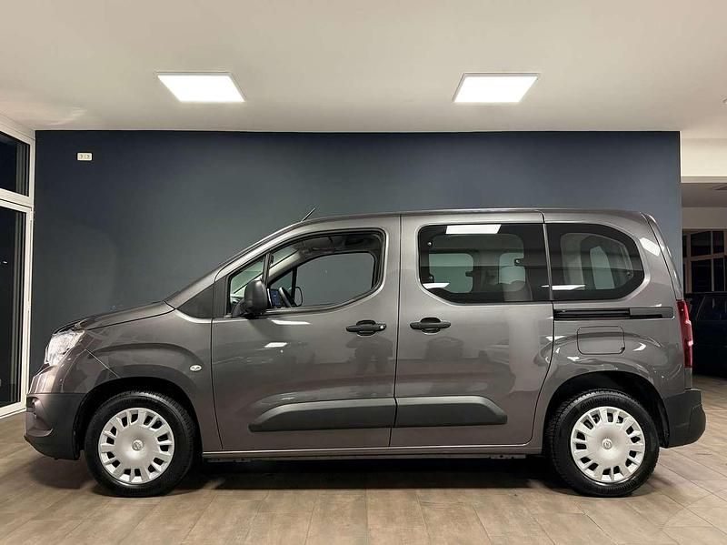 Gebraucht Opel Combo Life 102 PS (75 kW) 2021 Mondstein grau/e:vulkan grau Kombi