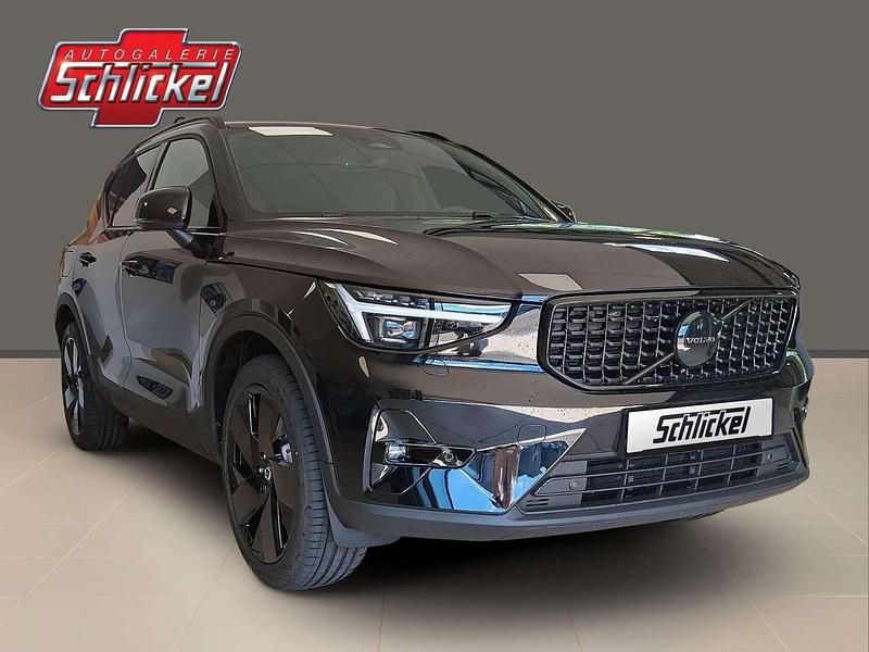 Neu Volvo XC40 Plus 163 PS (119 kW) 2025 Onyx black / metallic SUV