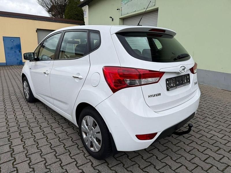 Gebraucht Hyundai ix20 Classic 90 PS (66 kW) 2015 Weiß Kleinwagen