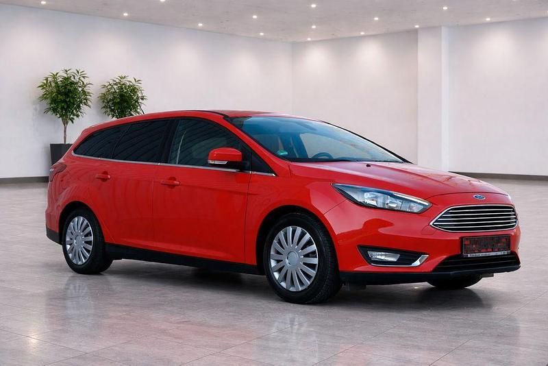 Gebraucht Ford Focus Titanium 125 PS (91 kW) 2017 Rot Kombi