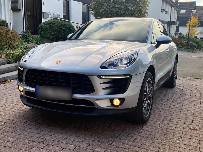 Silber Gebraucht 2018 Porsche Macan SUV | 39.990 € - Bild 1/3