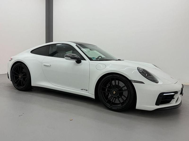 Weiß Gebraucht 2024 Porsche 992 Coupé | 147.450 € - Bild 1/4
