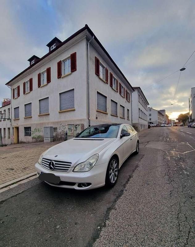 Weiß Gebraucht 2005 Mercedes CLS350 Coupé | 7.800 € (Fairer Preis) - Bild 1/4