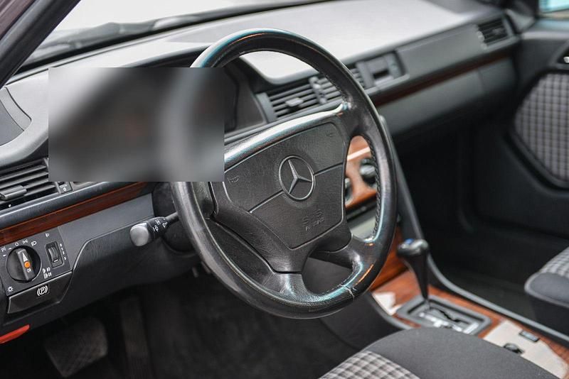 Gebraucht Mercedes 220 150 PS (110 kW) 1993 Kombi