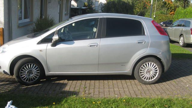 Silber metallic Gebraucht 2008 Fiat Grande Punto Kleinwagen | 6.250 € - Bild 1/4
