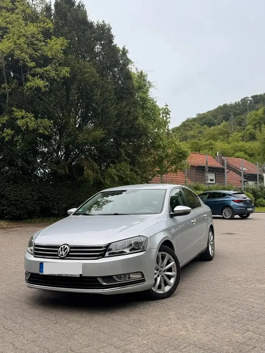 Gebraucht VW Passat 125 PS (91 kW) 2011 Grau Limousine